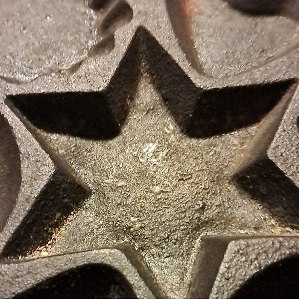 Vintage Cast Iron Heart Star Round Fluted Shapes Pan Cornbread Cookies Candy